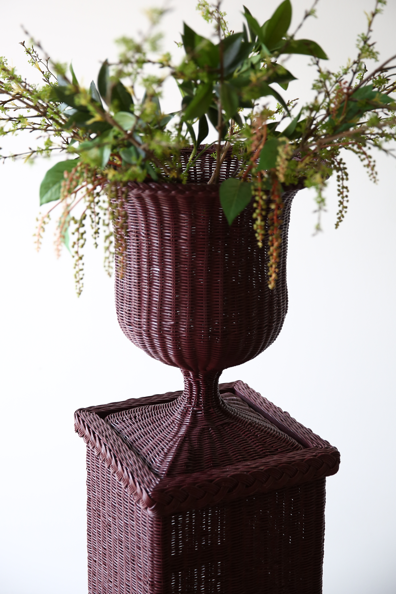 Arbour Pedestal with Urn – Marrakesh | Wicker & Rattan Decor