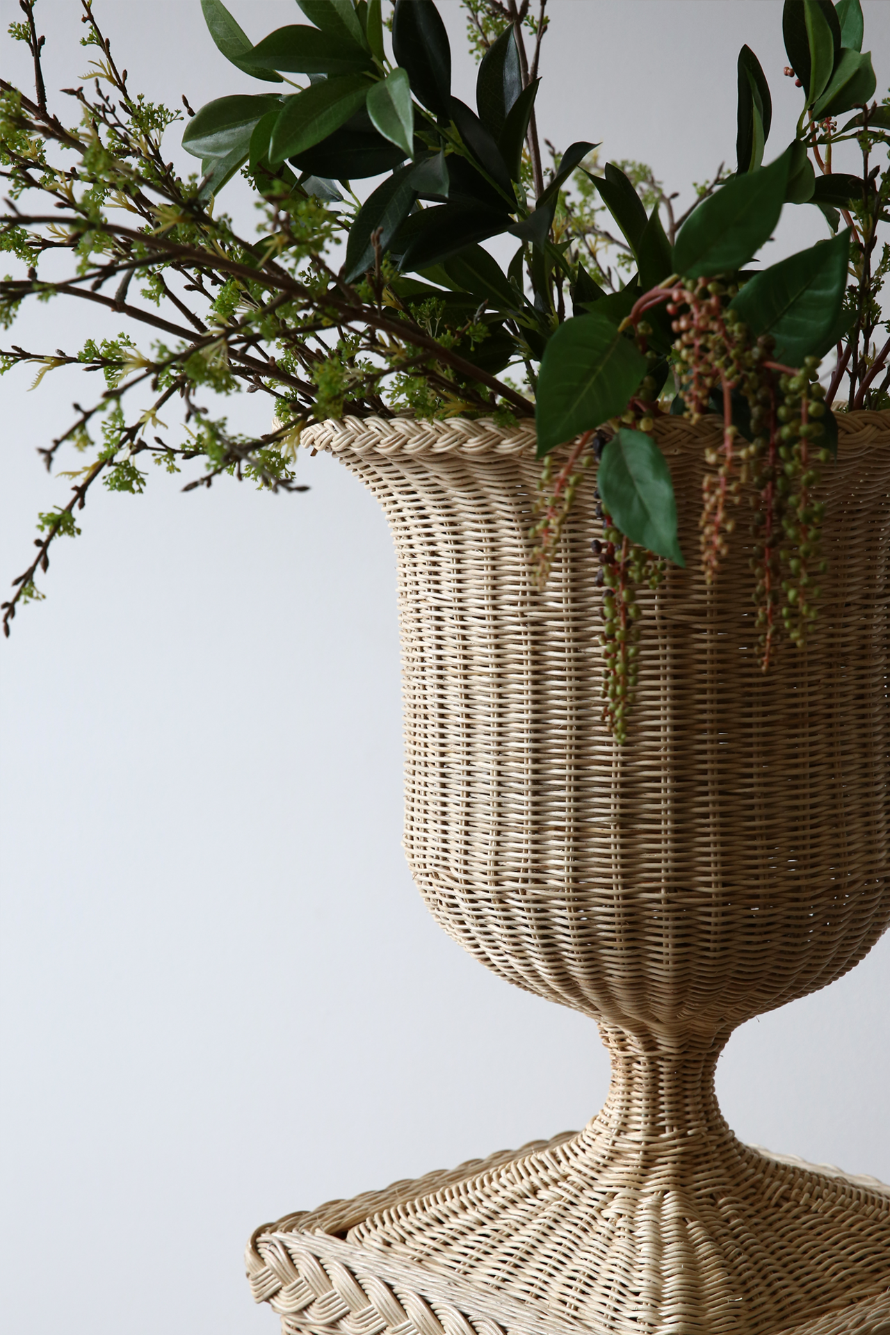 Arbour Pedestal with Urn – Natural | Wicker & Rattan Decor