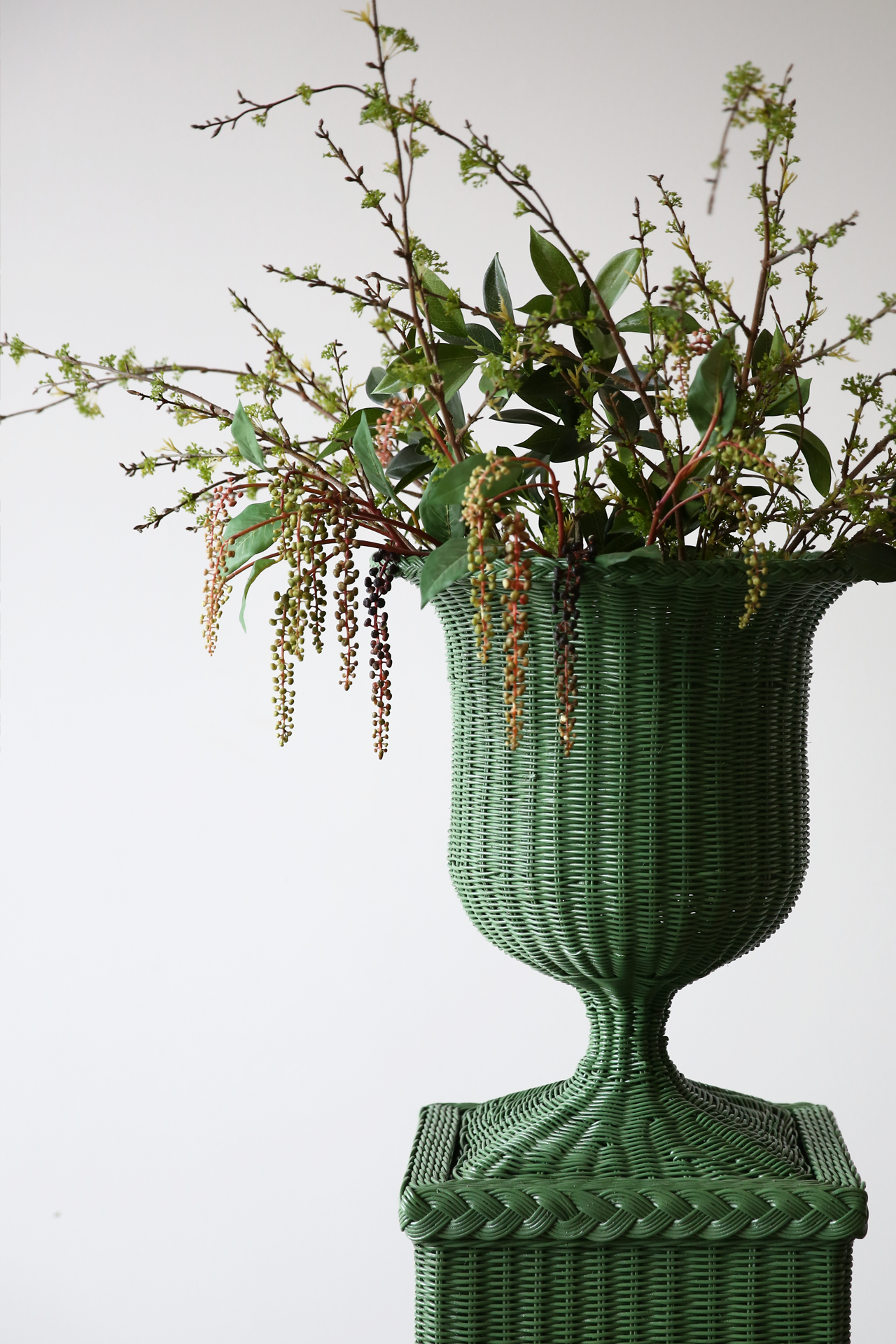 Arbour Pedestal with Urn – Antilles Green | Wicker & Rattan Decor