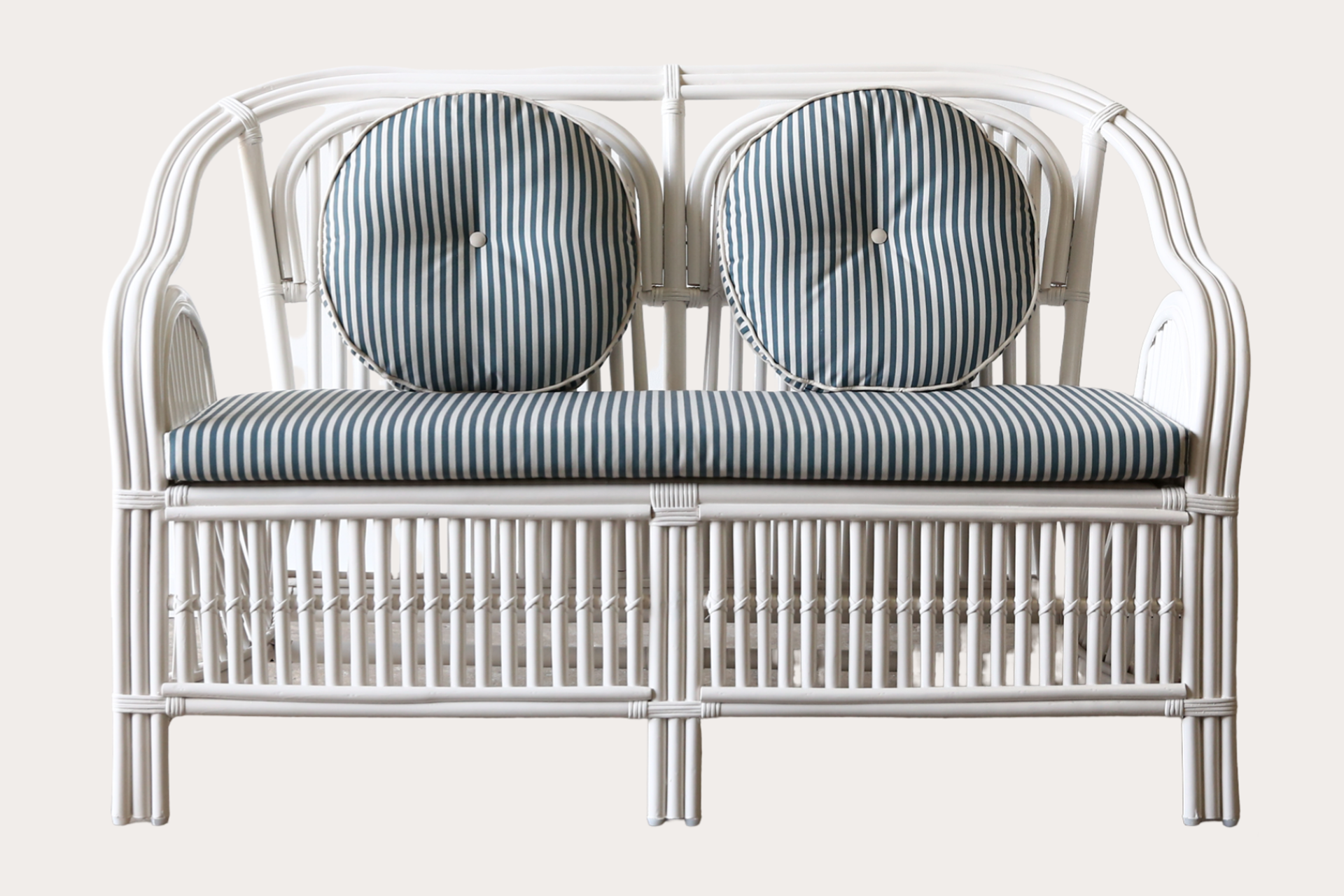 Brookhaven Carver. 120cm Seat. White
