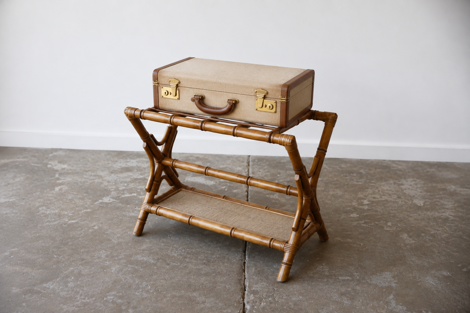 Campaign Luggage stand