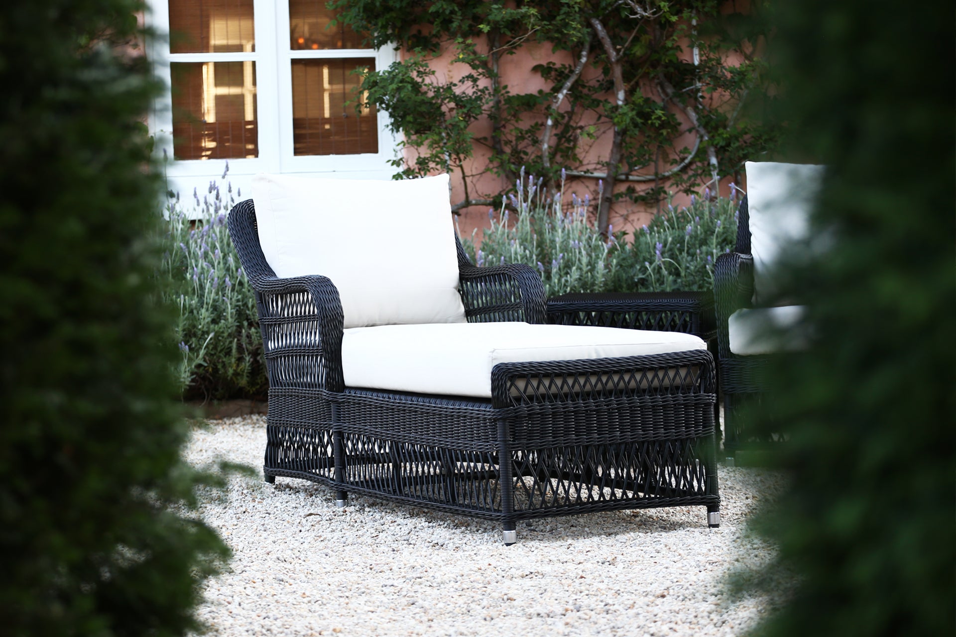 Lauren Outdoor Chaise. Black