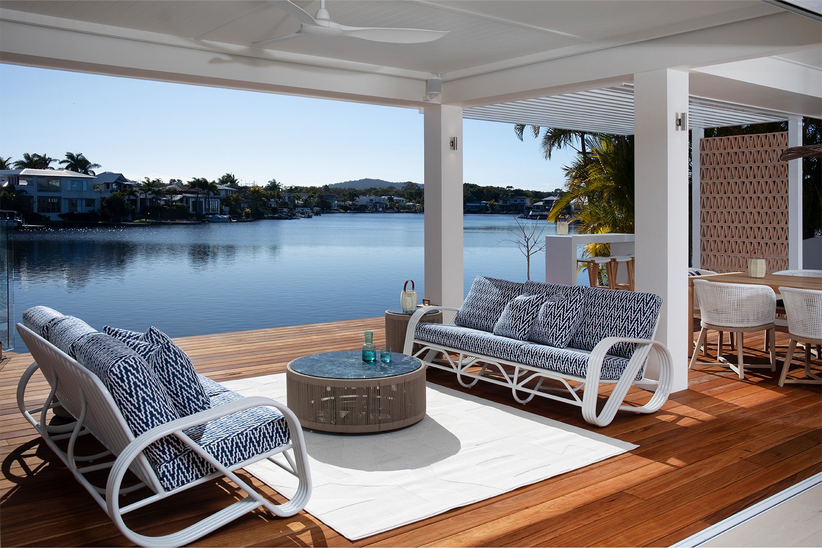 Pretzel Aluminium Outdoor 3 Seater. White