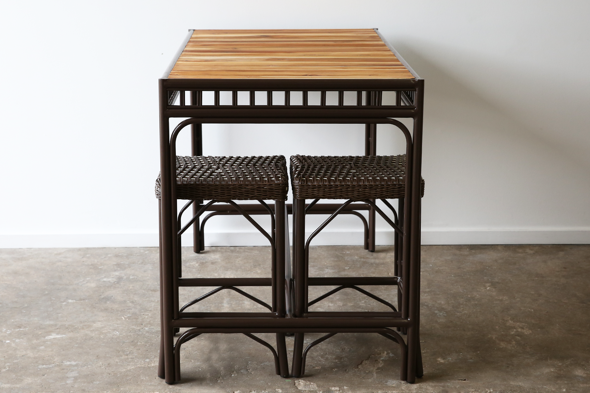 Custom President Bar Table with Nordic Stools