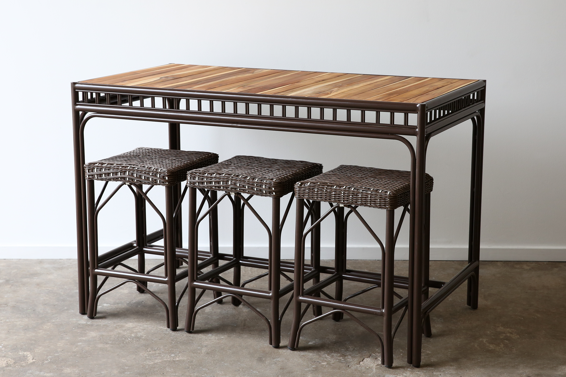 Custom President Bar Table with Nordic Stools