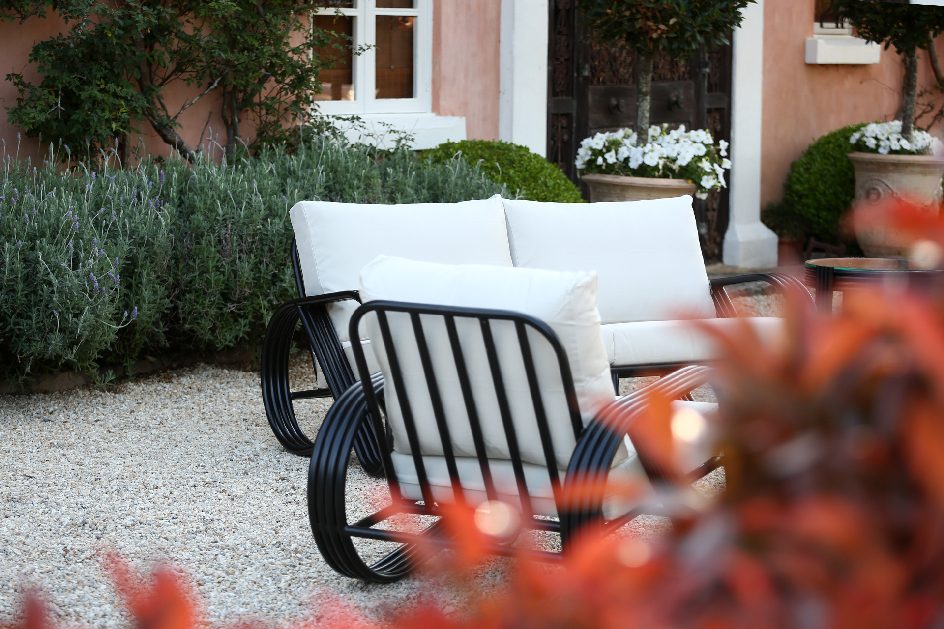 Pretzel Aluminium Outdoor Armchair. Black