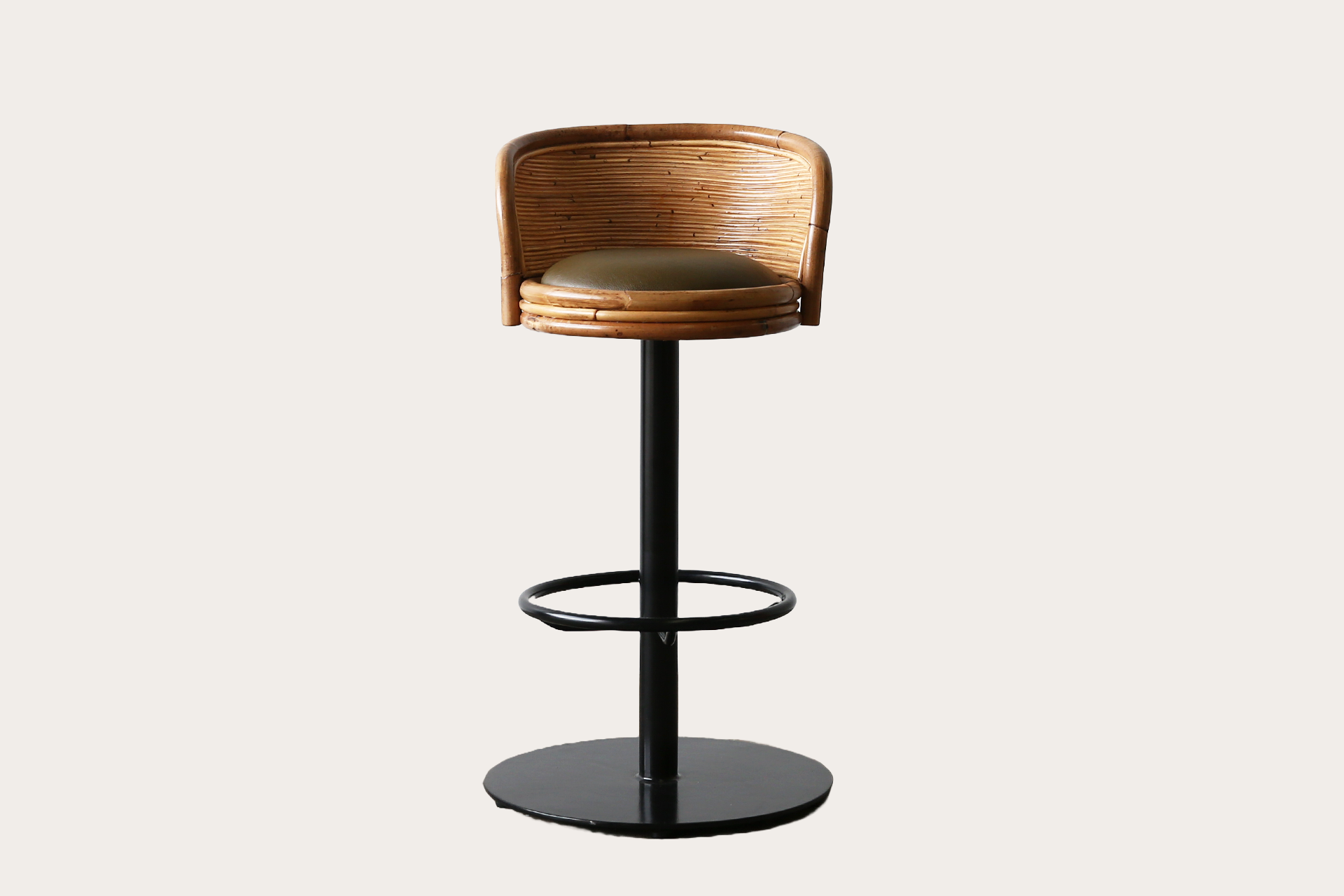 Sake Pedestal Barstool Black