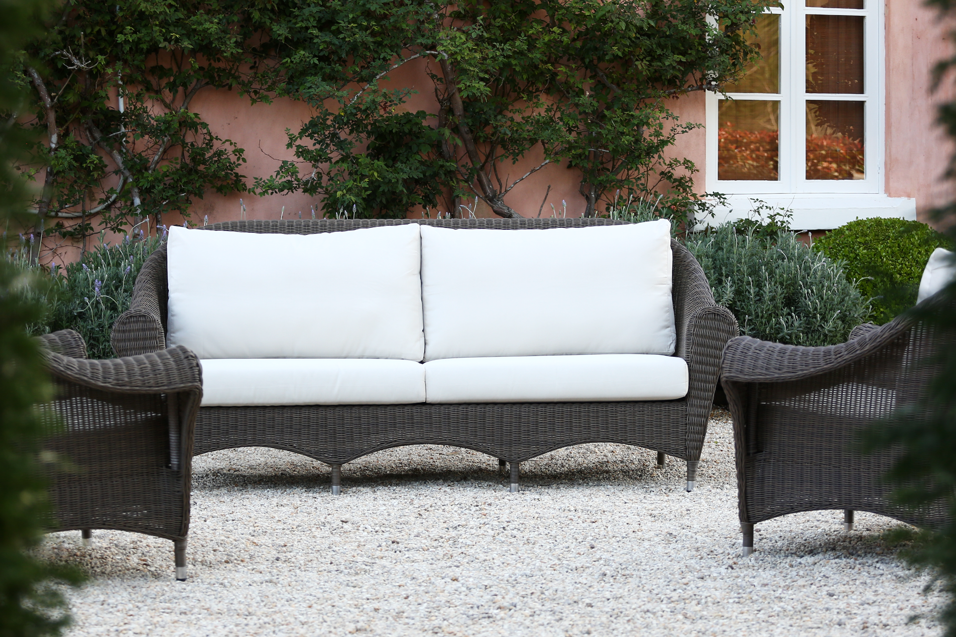 Outdoor Furniture – Rattan, Aluminium & Custom Designs | Lincoln Brooks