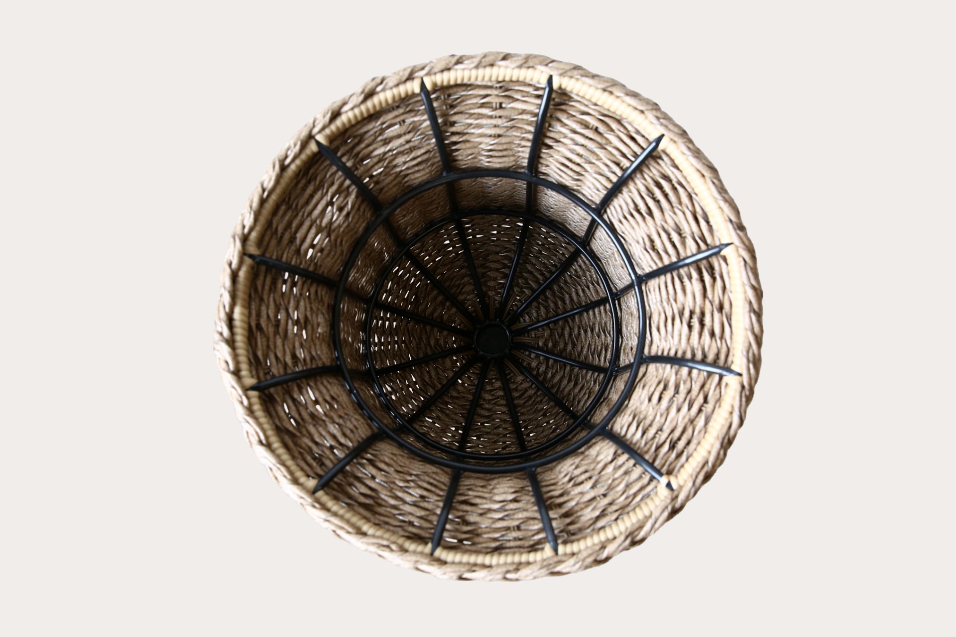 Outdoor Arbour Pedestal with Urn – Twisted Abaca