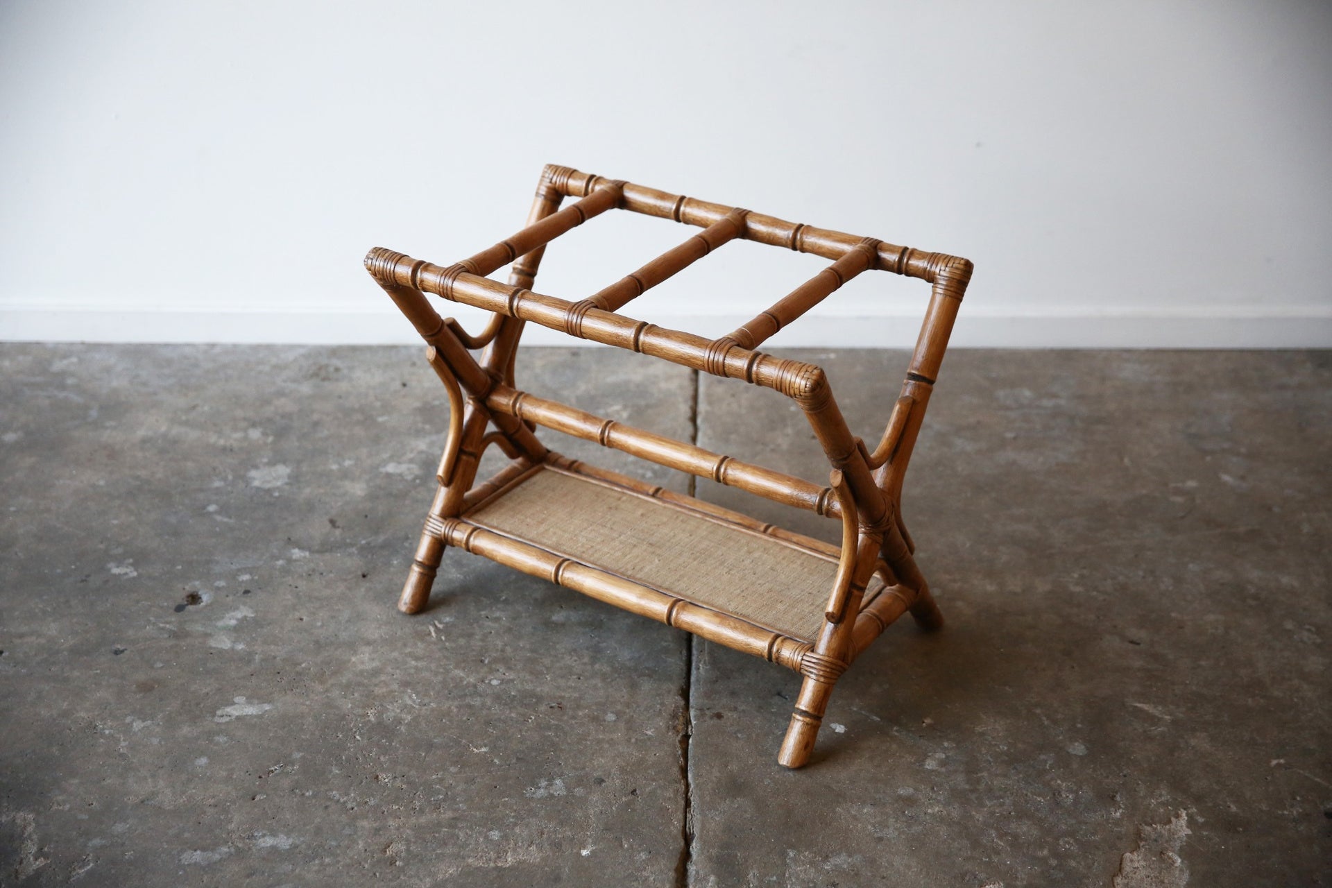 Campaign Luggage stand