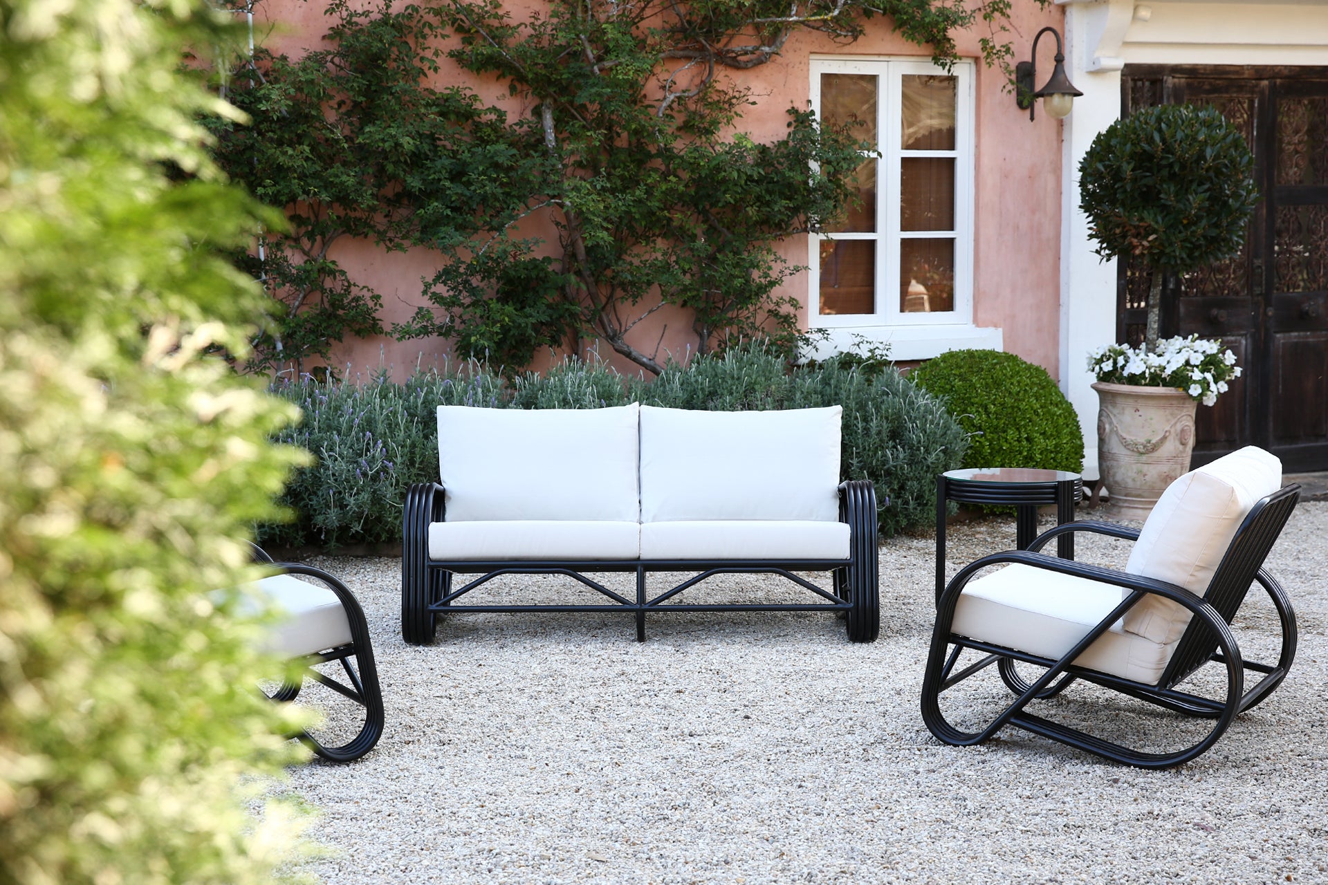 Pretzel Aluminium Outdoor Armchair. Black