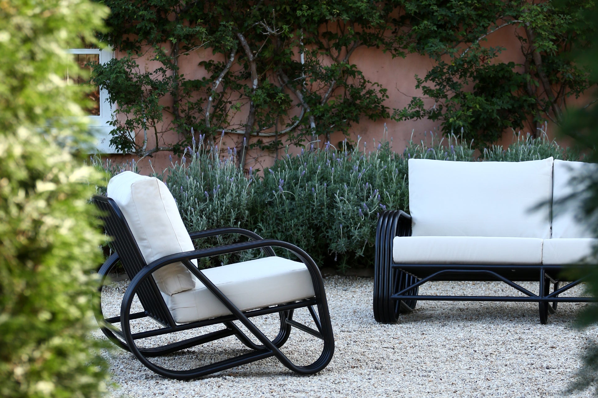Pretzel Aluminium Outdoor Armchair. Black